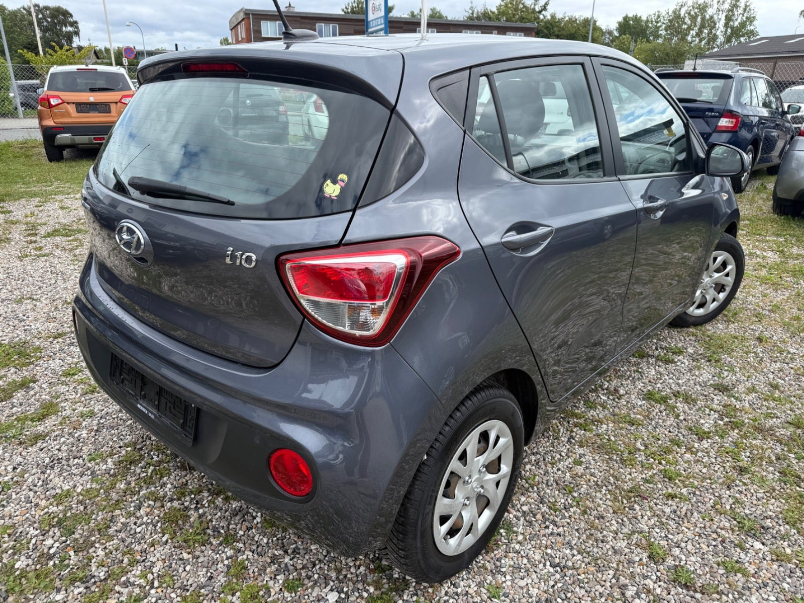 Grå Hyundai i10 fra 2018