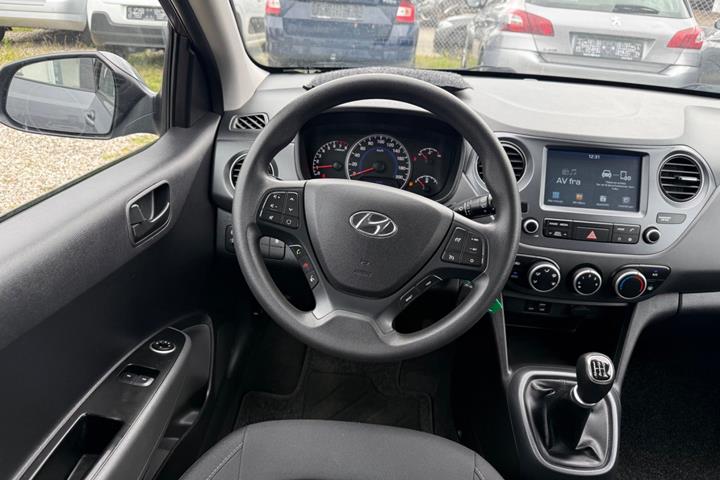 Grå Hyundai i10 fra 2018