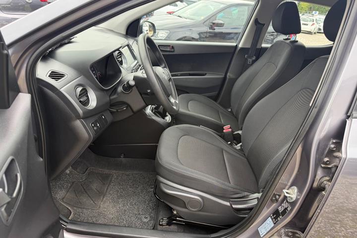 Grå Hyundai i10 fra 2018
