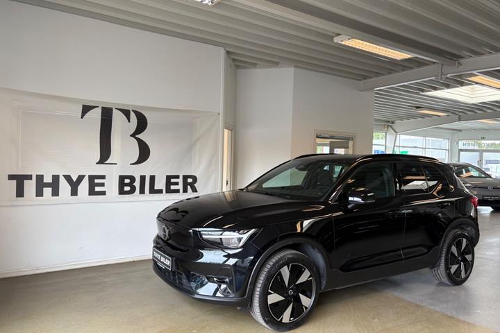 Sort Volvo EX40 fra 2025 set udefra