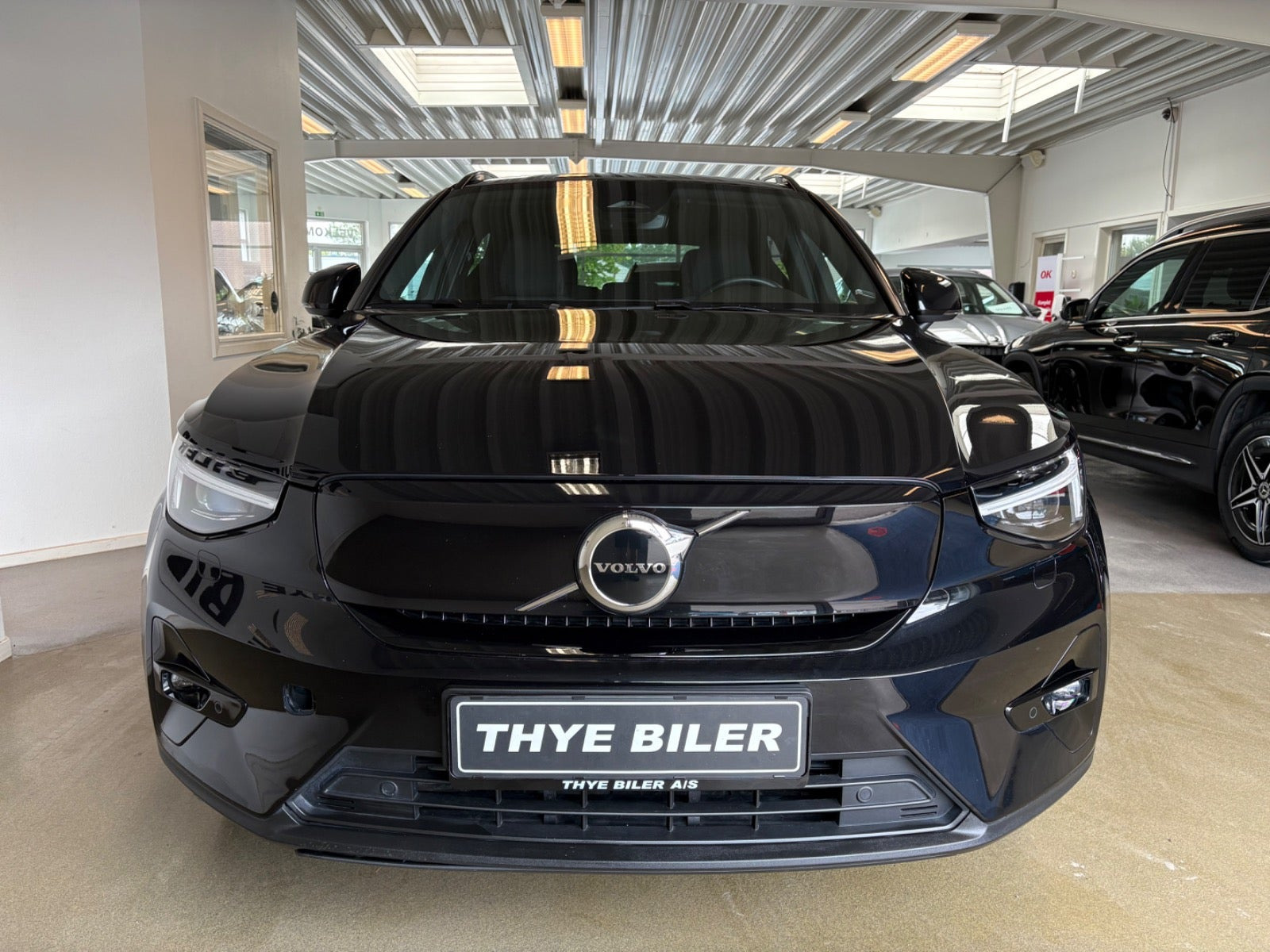 Sort Volvo EX40 fra 2025
