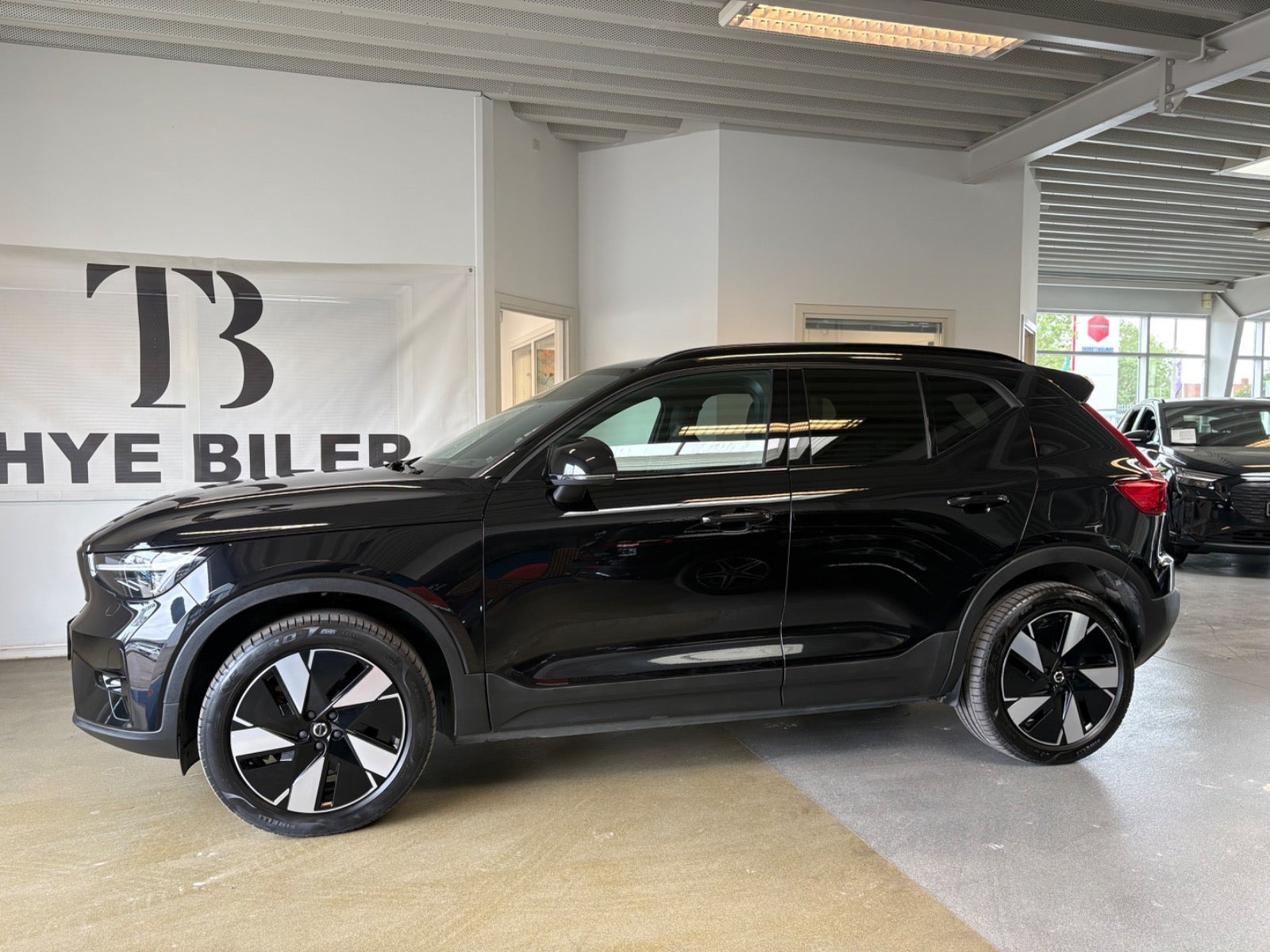 Sort Volvo EX40 fra 2025