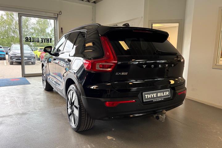 Sort Volvo EX40 fra 2025