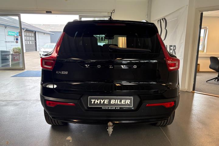 Sort Volvo EX40 fra 2025
