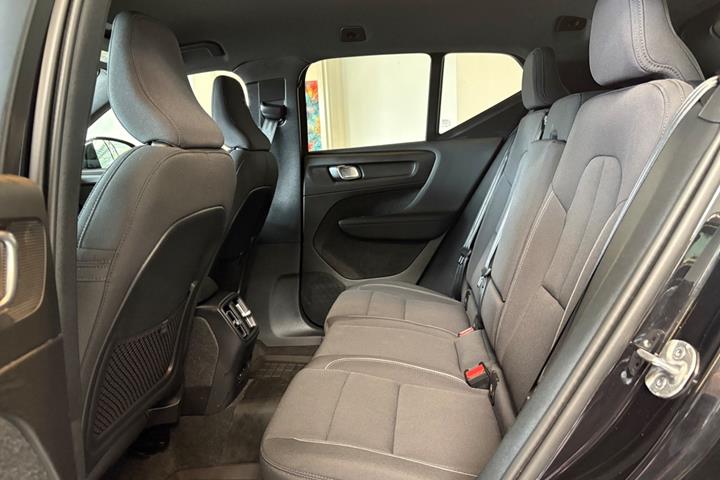 Sort Volvo EX40 fra 2025
