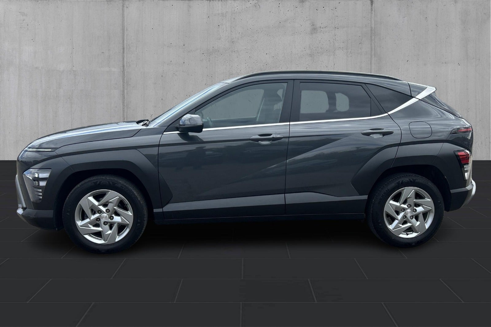 Grå Hyundai Kona fra 2024