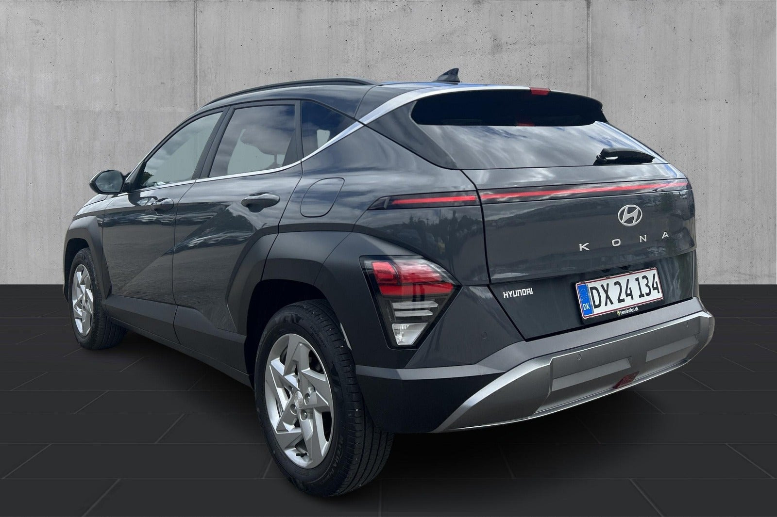 Grå Hyundai Kona fra 2024