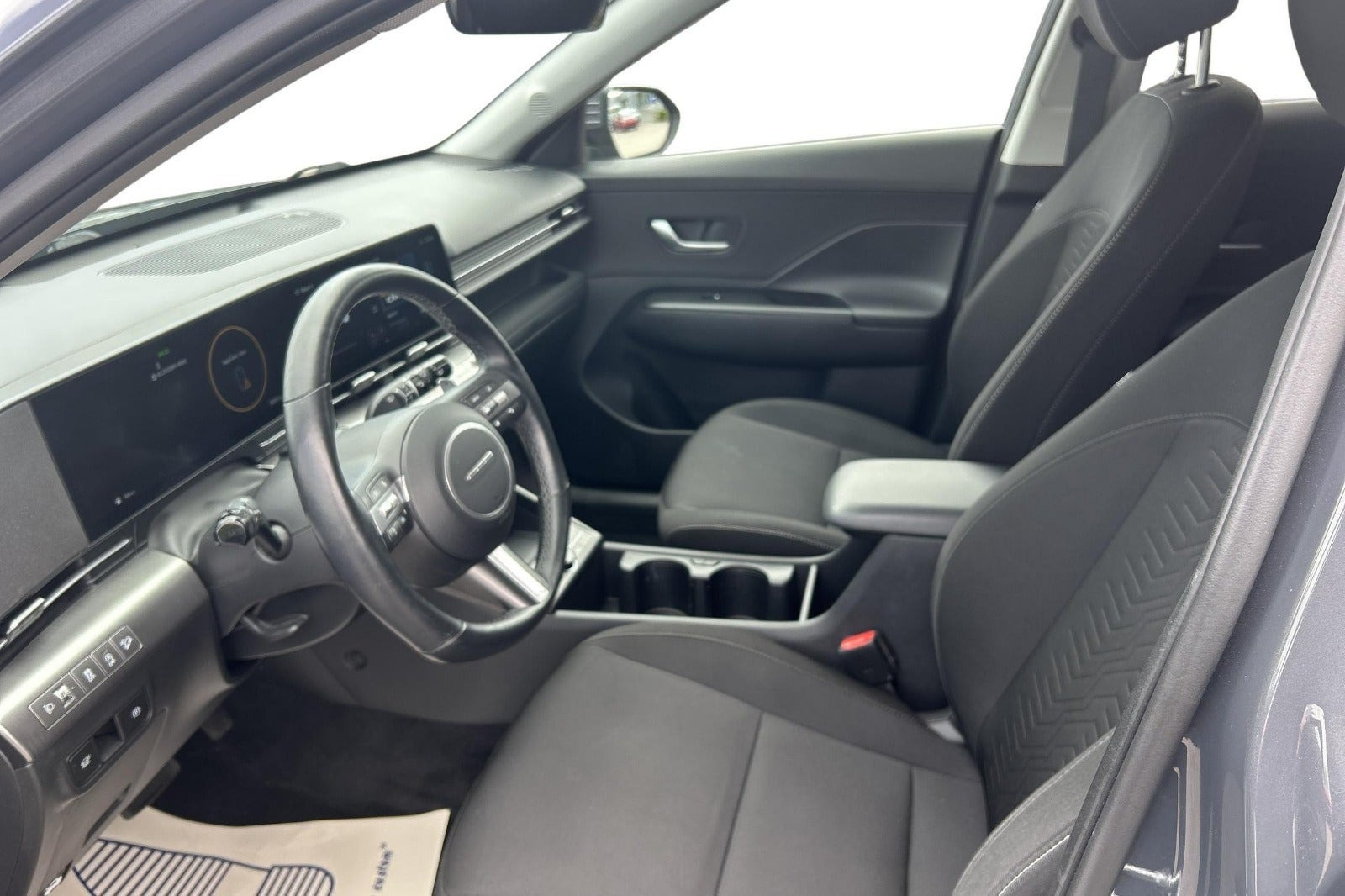 Grå Hyundai Kona fra 2024