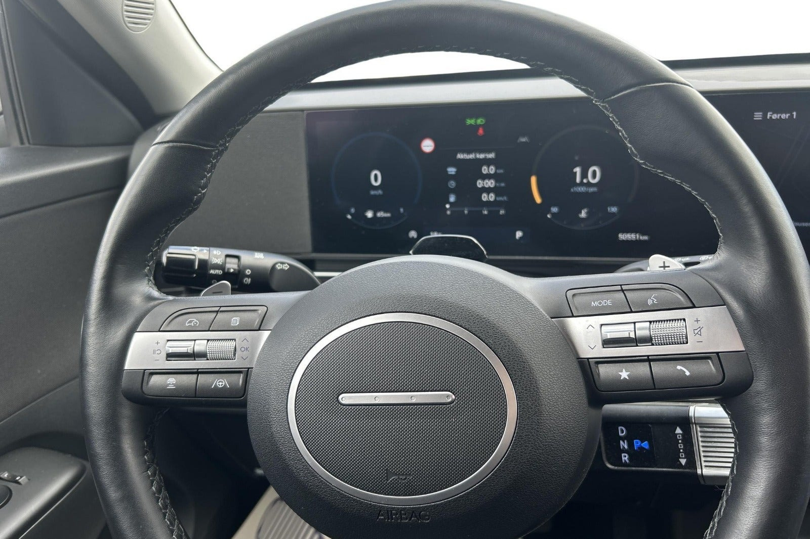Grå Hyundai Kona fra 2024