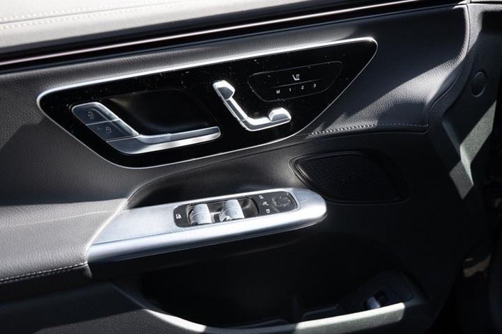 undefined Mercedes EQE300 fra 2025