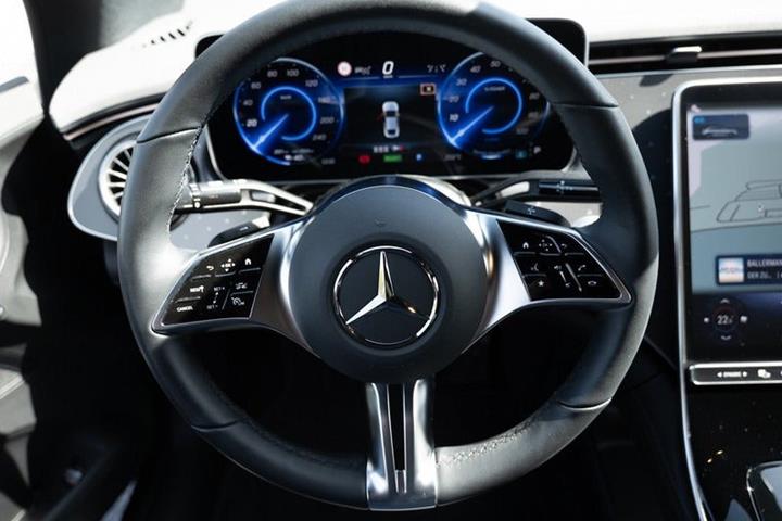 undefined Mercedes EQE300 fra 2025