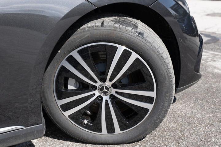 undefined Mercedes EQE300 fra 2025