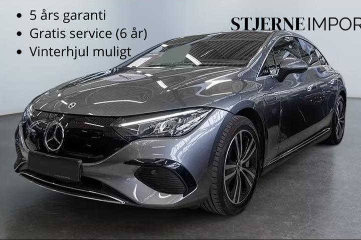 Grå Mercedes EQE300 fra 2025 set udefra