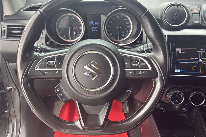 Grå Suzuki Swift fra 2020