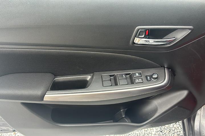 Grå Suzuki Swift fra 2020