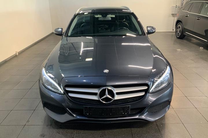 Grå Mercedes C220 d fra 2016