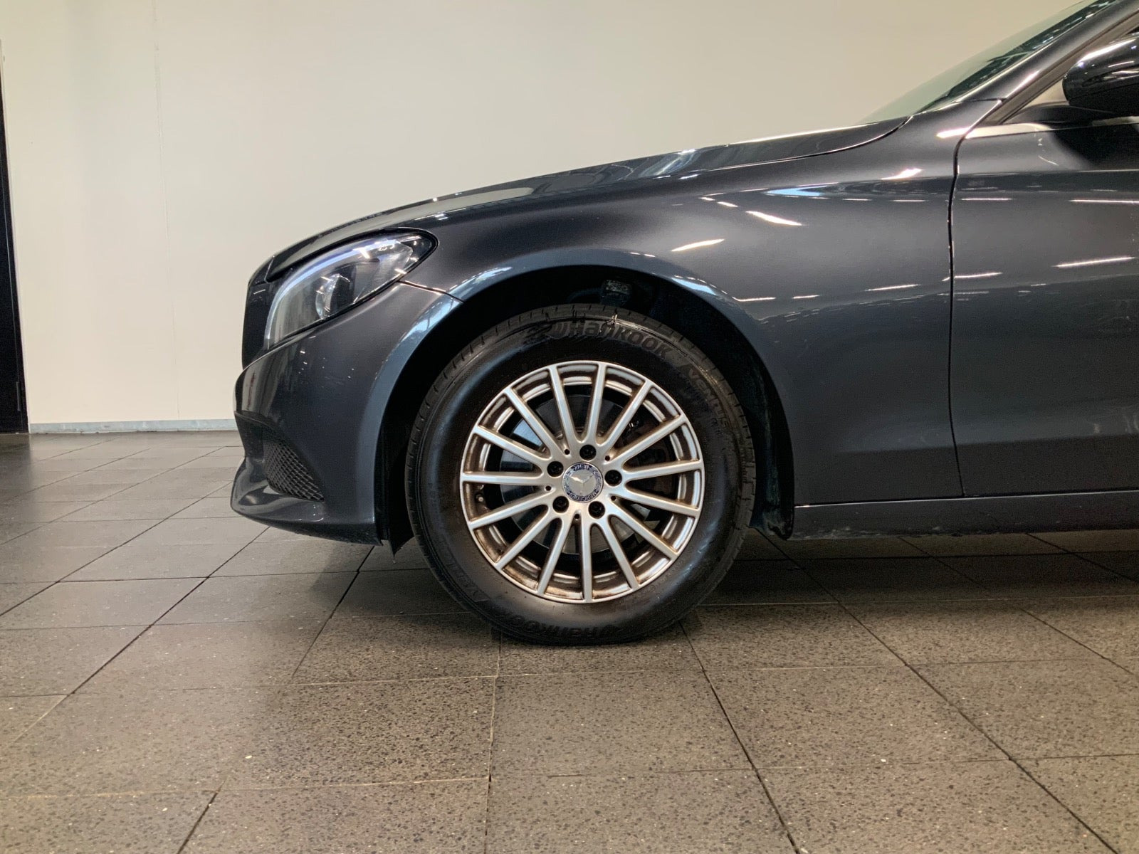 Grå Mercedes C220 d fra 2016