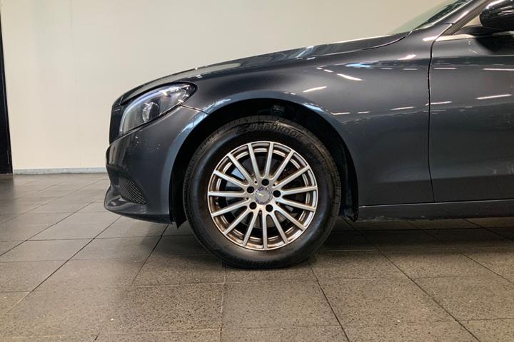 Grå Mercedes C220 d fra 2016