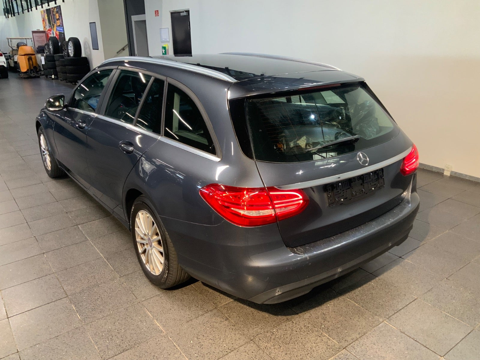 Grå Mercedes C220 d fra 2016
