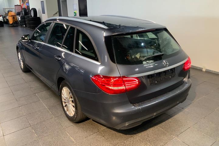 Grå Mercedes C220 d fra 2016