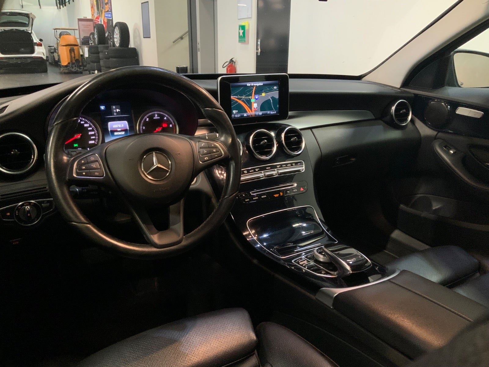 Grå Mercedes C220 d fra 2016