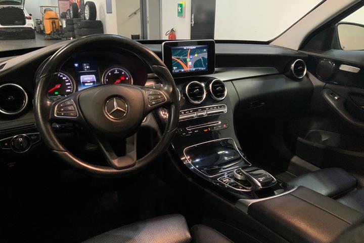 Grå Mercedes C220 d fra 2016