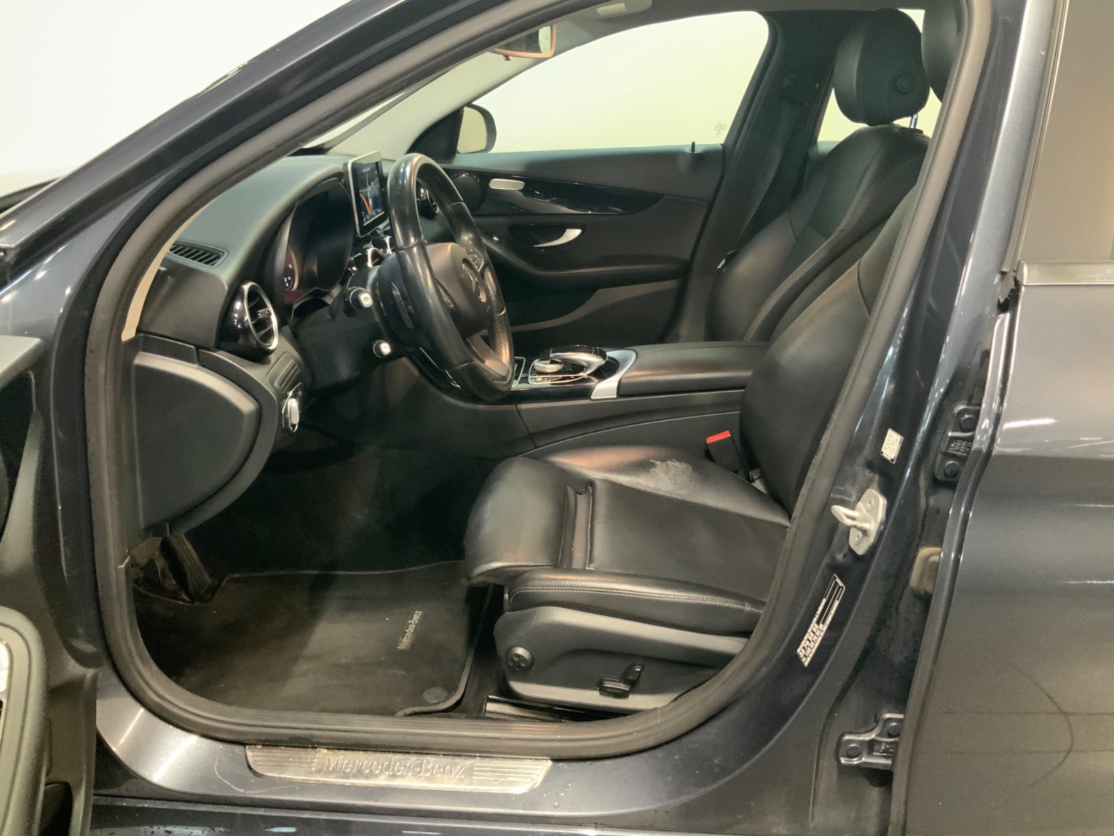 Grå Mercedes C220 d fra 2016