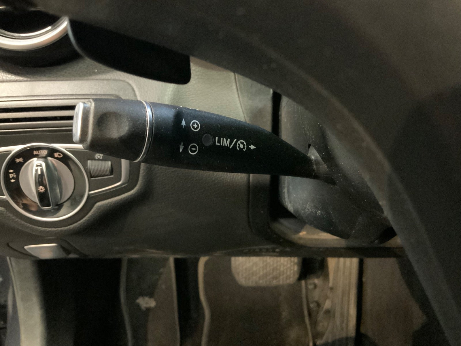 Grå Mercedes C220 d fra 2016