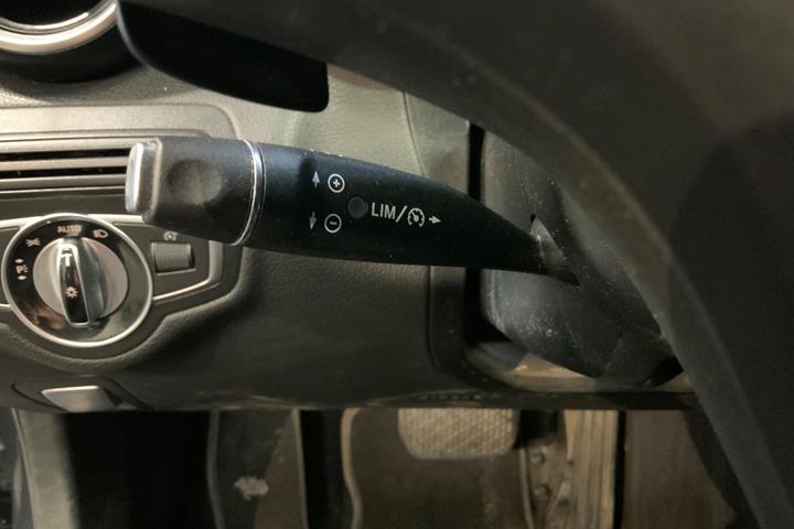 Grå Mercedes C220 d fra 2016