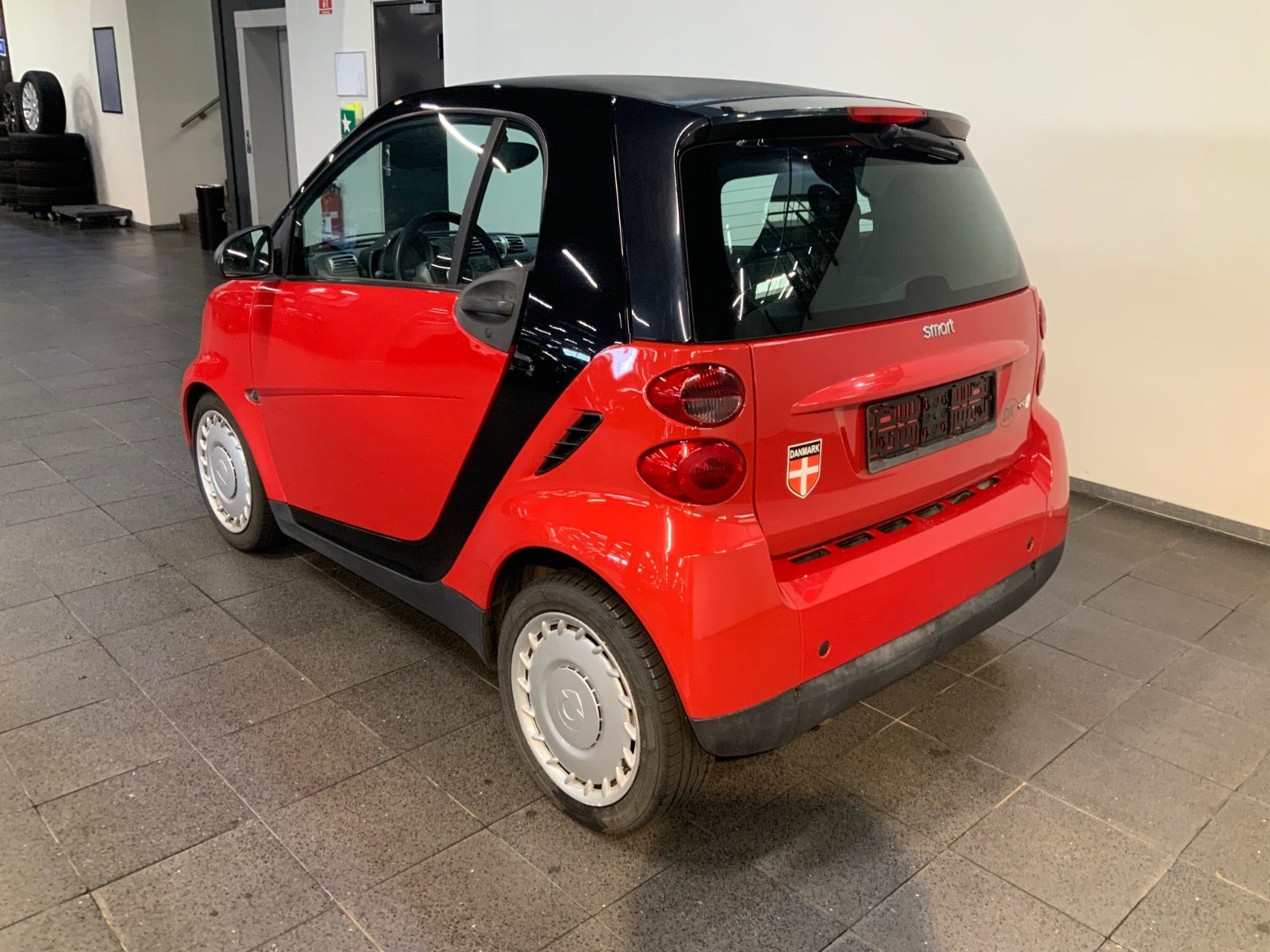 Rød Smart ForTwo Coupé fra 2009