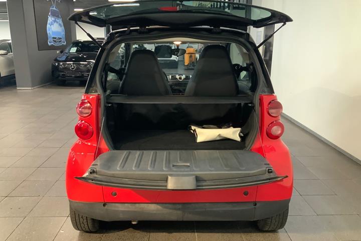 Rød Smart ForTwo Coupé fra 2009