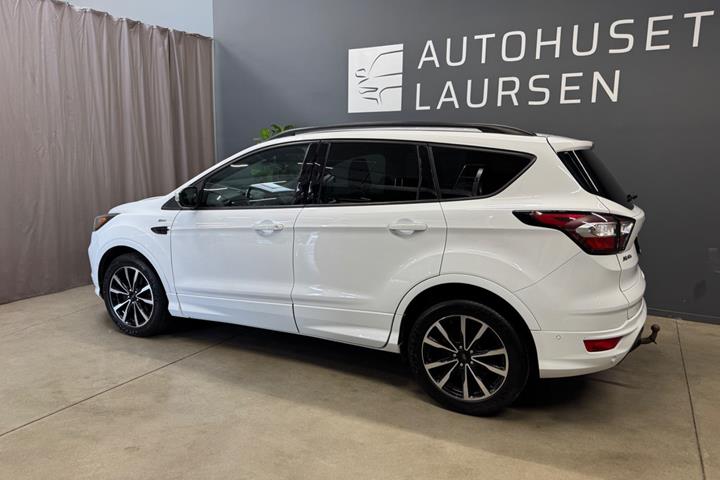 Hvid Ford Kuga fra 2017