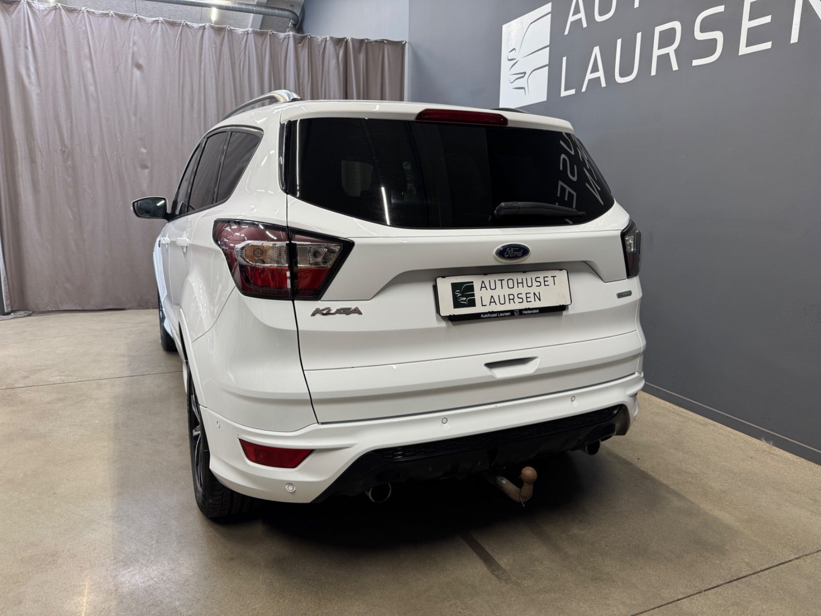 Hvid Ford Kuga fra 2017