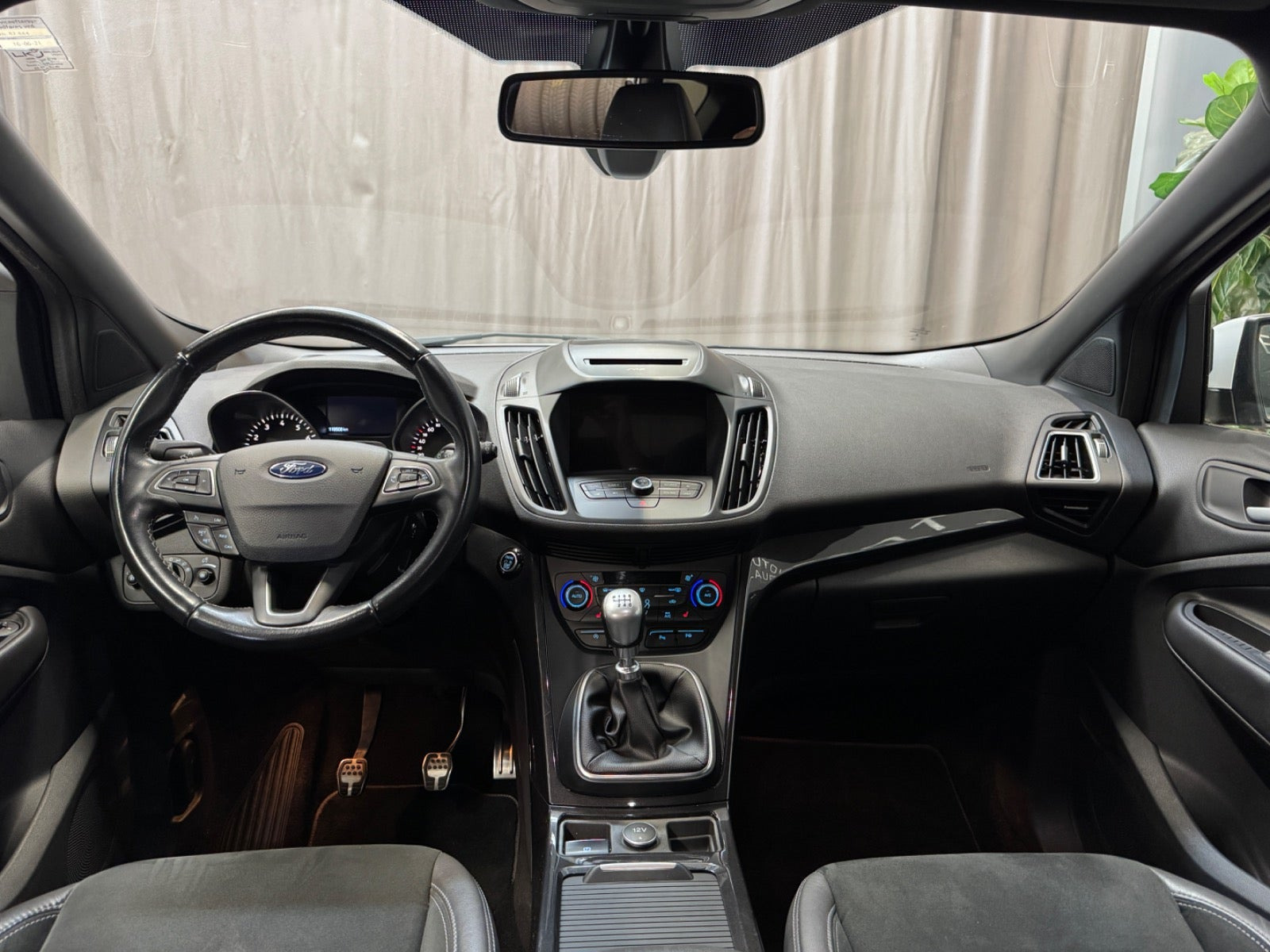 Hvid Ford Kuga fra 2017