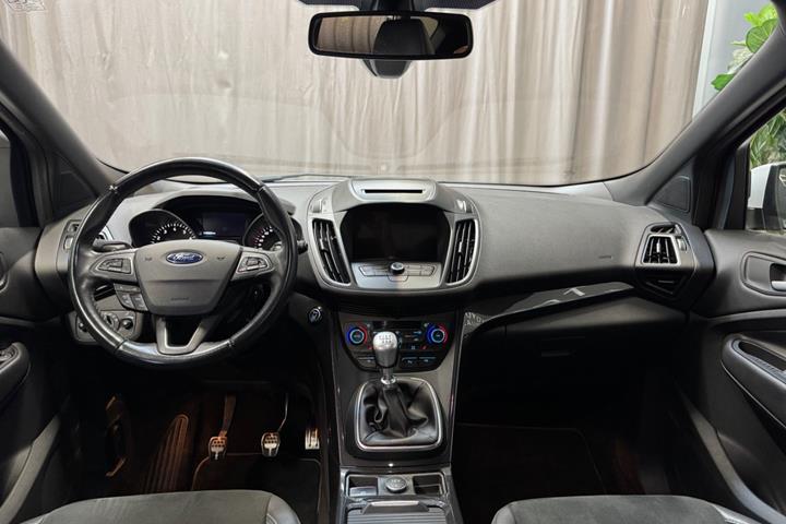 Hvid Ford Kuga fra 2017