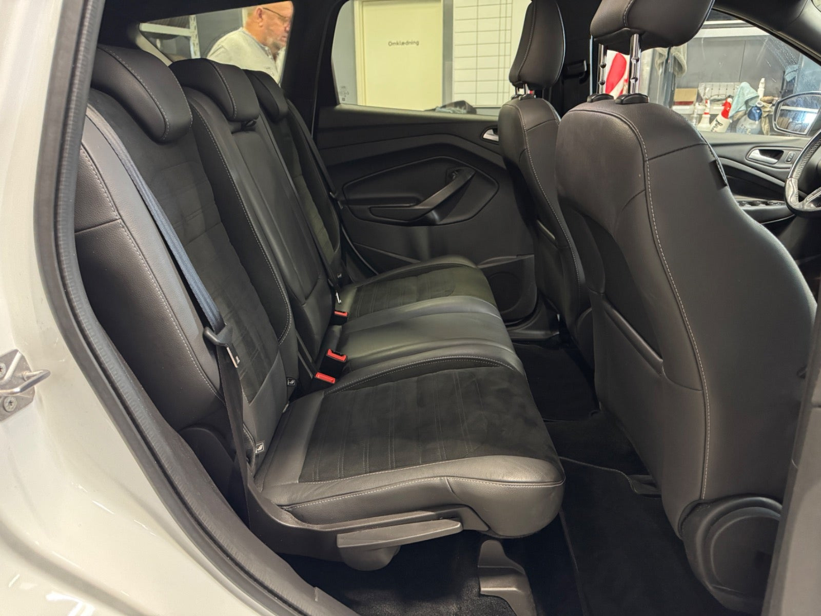 Hvid Ford Kuga fra 2017