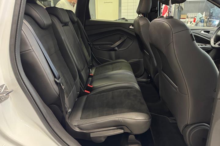 Hvid Ford Kuga fra 2017