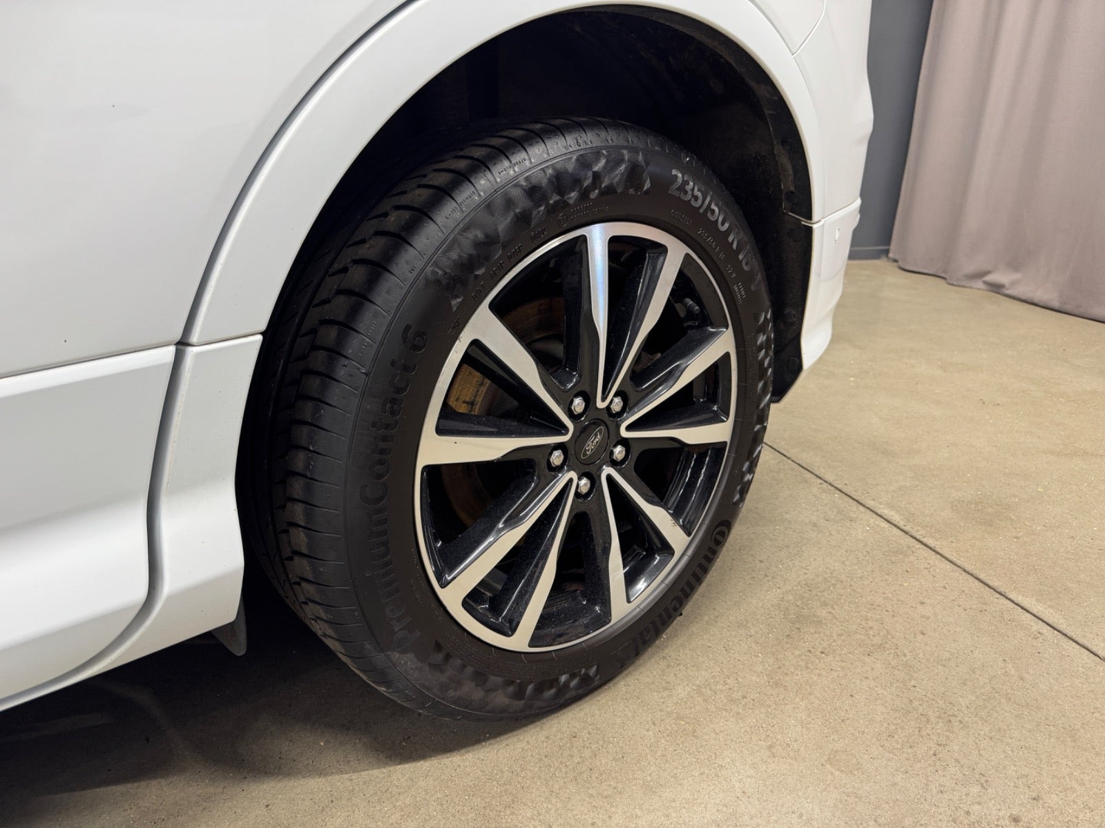 Hvid Ford Kuga fra 2017