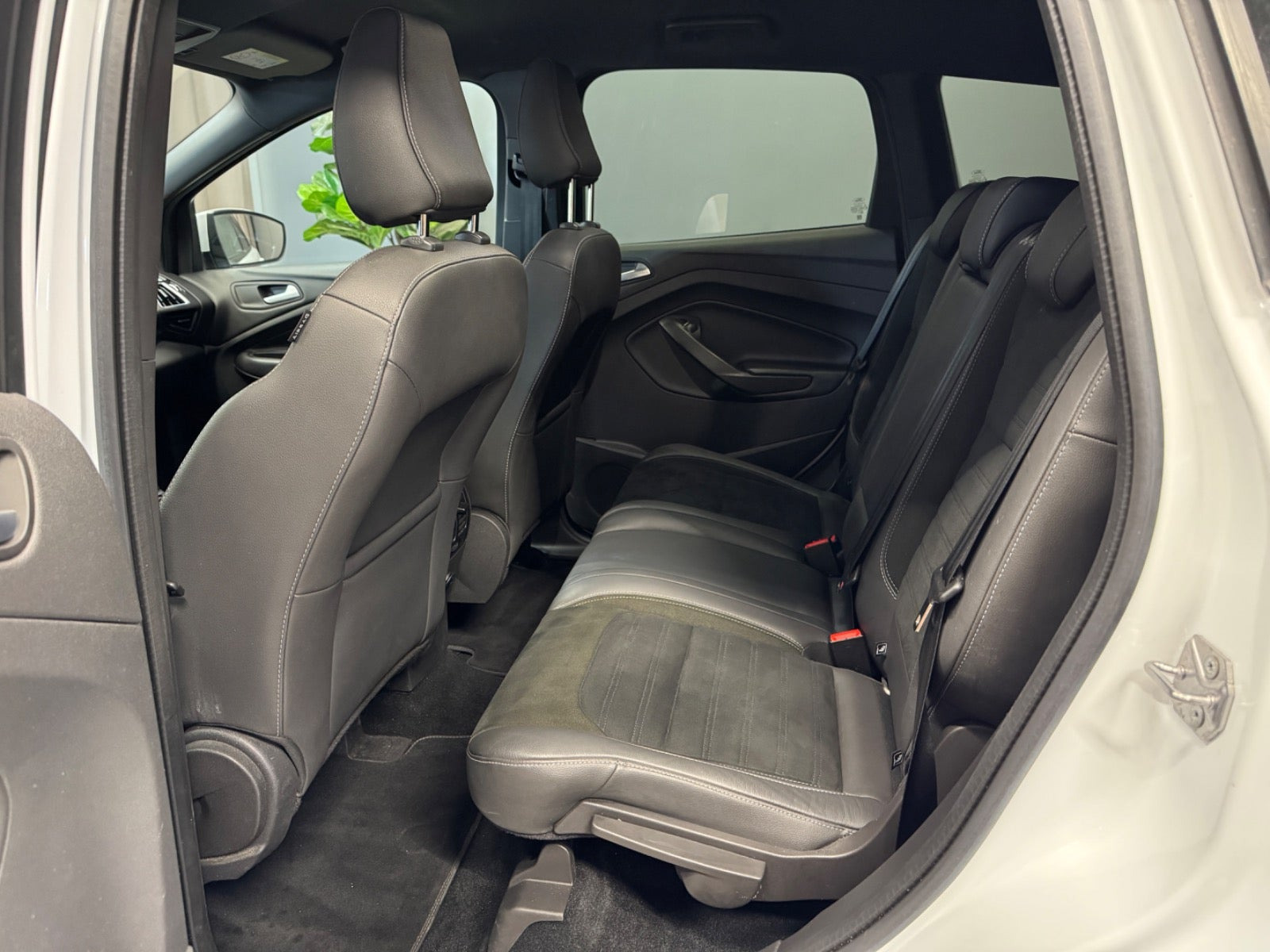 Hvid Ford Kuga fra 2017