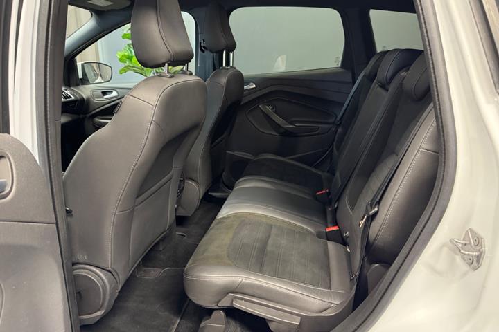 Hvid Ford Kuga fra 2017