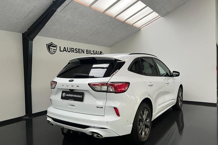 Hvid Ford Kuga fra 2021