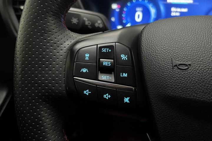 Hvid Ford Kuga fra 2021