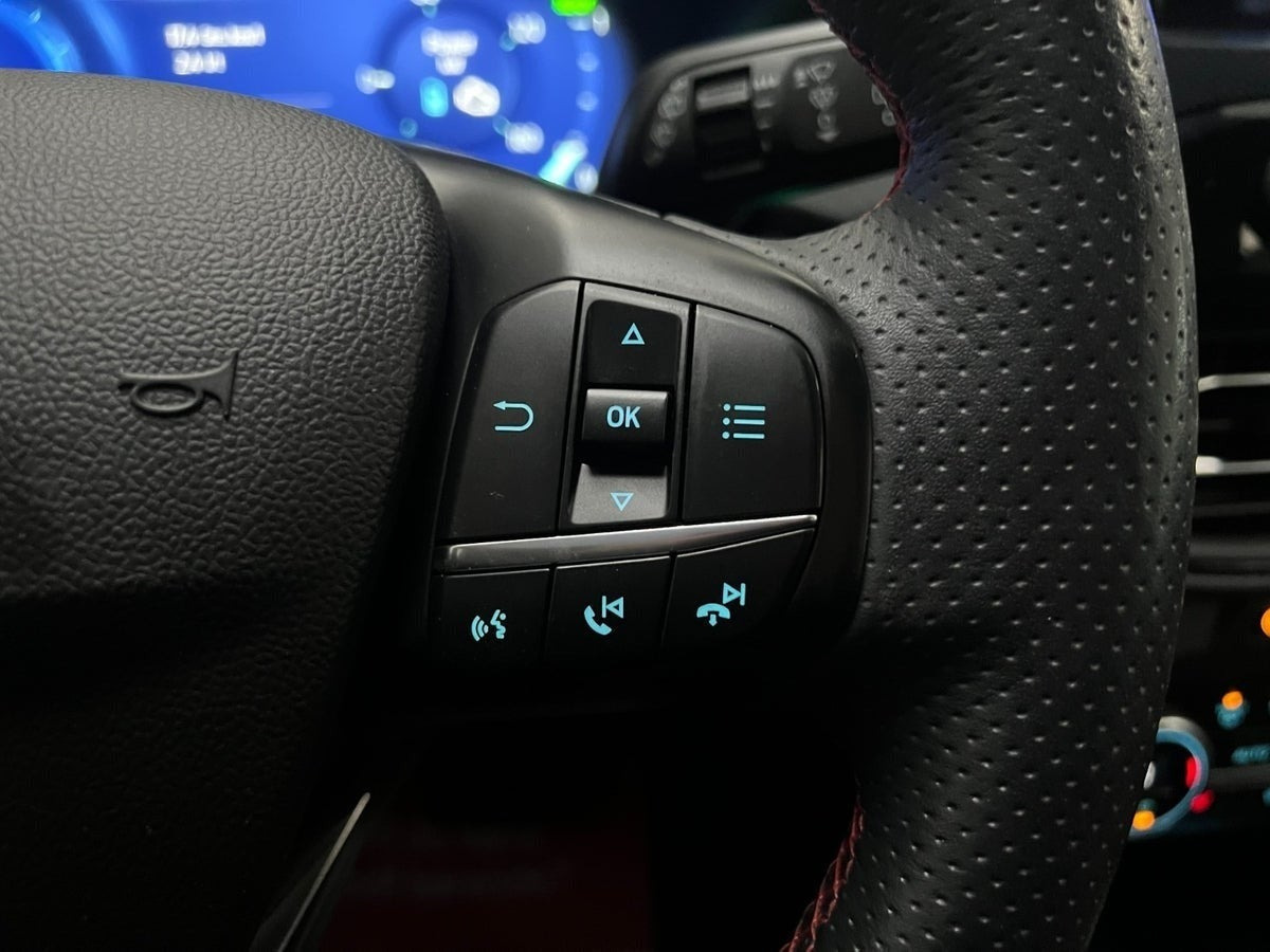 Hvid Ford Kuga fra 2021