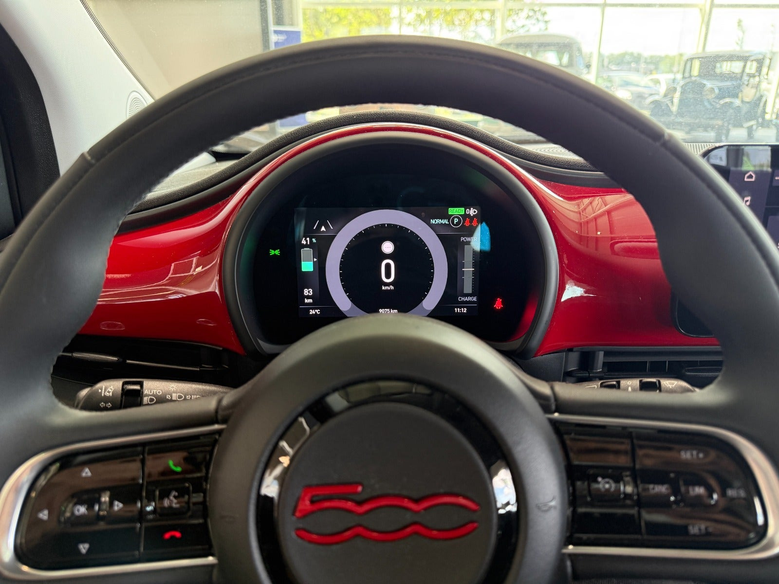 Rød Fiat 500e fra 2023