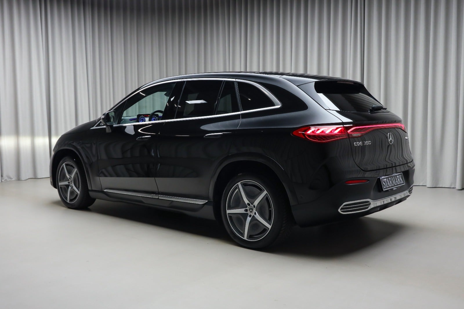 Sort Mercedes EQE350 SUV fra 2025