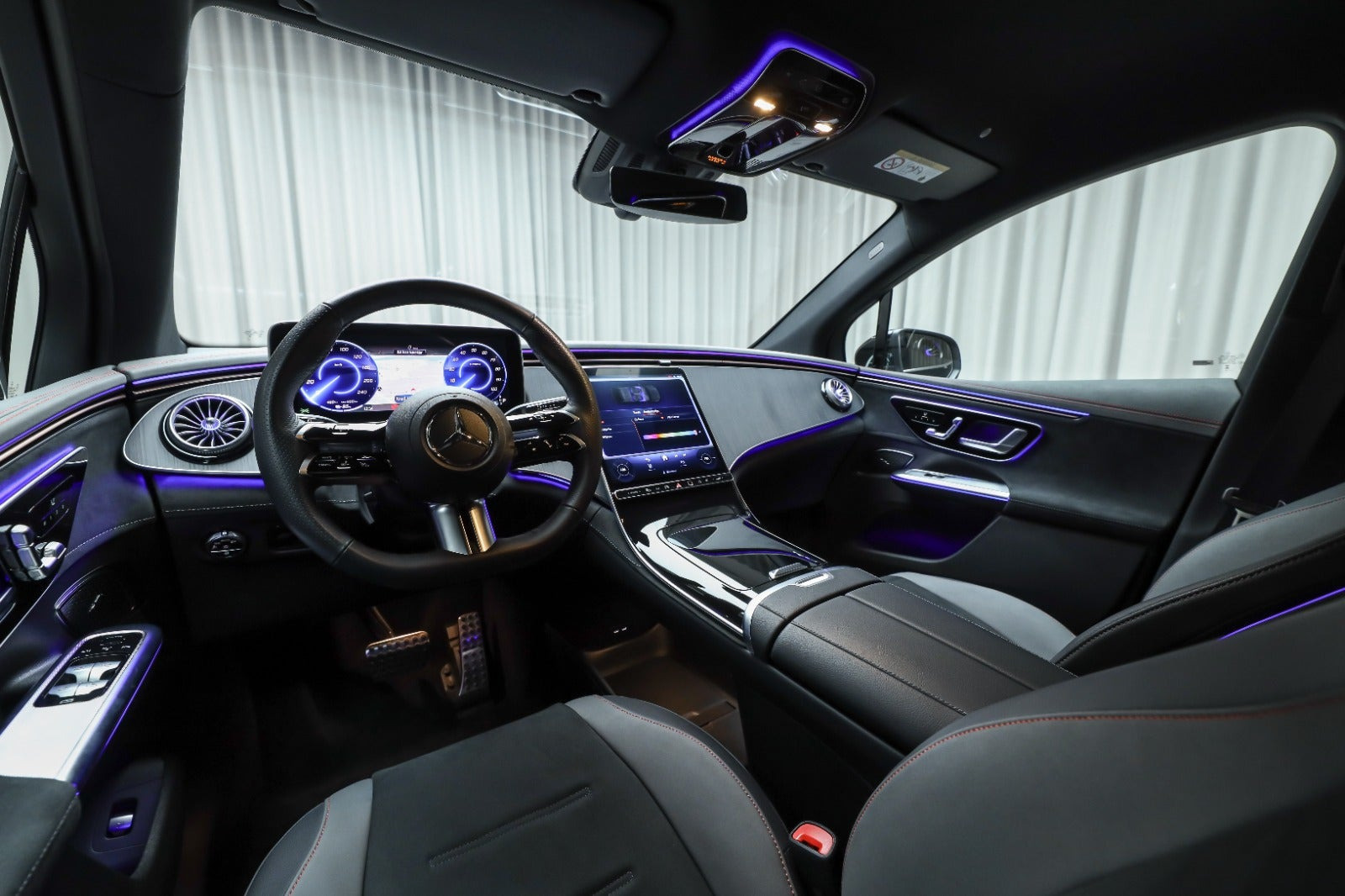 Sort Mercedes EQE350 SUV fra 2025