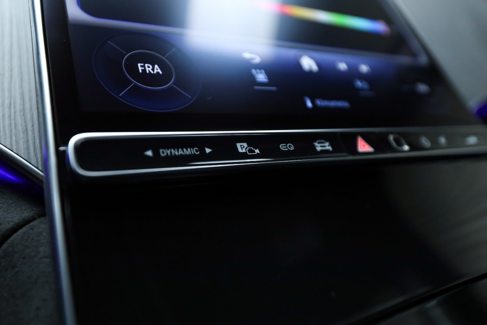Sort Mercedes EQE350 SUV fra 2025