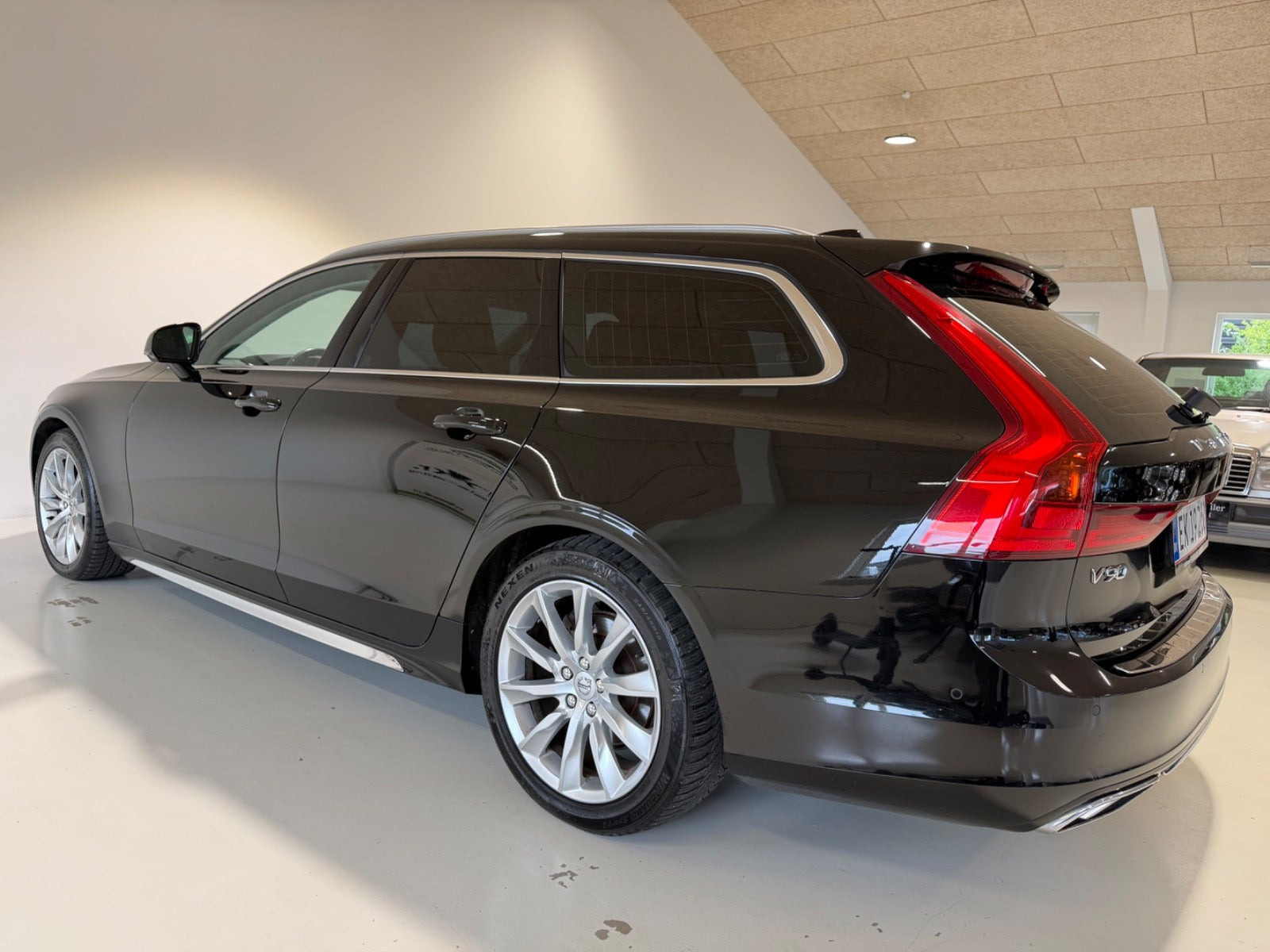 Sort Volvo V90 fra 2020
