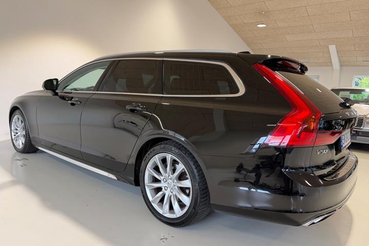 Sort Volvo V90 fra 2020
