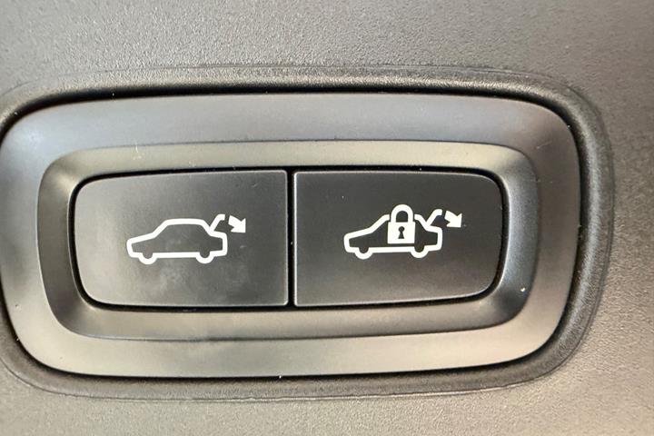 Sort Volvo V90 fra 2020
